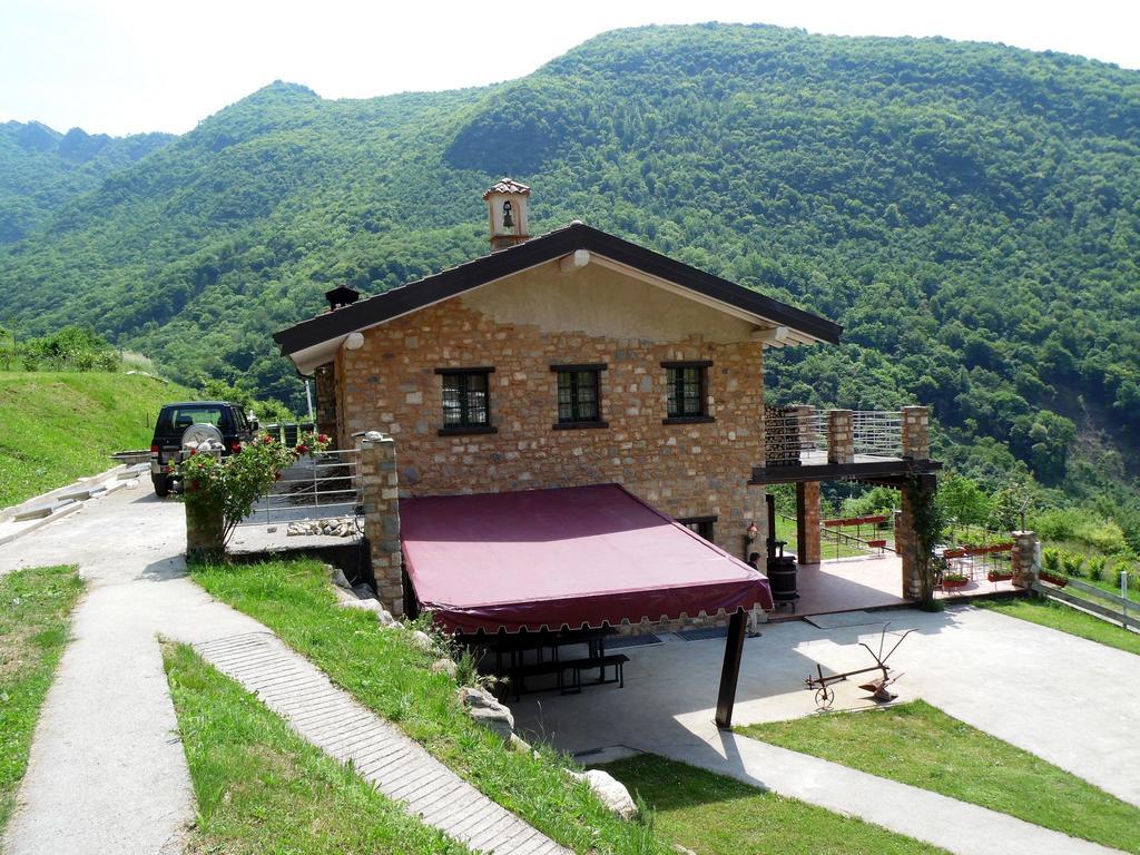 Beautiful Chalet With Swimming Pool In Lombardy Villa Marone Ngoại thất bức ảnh